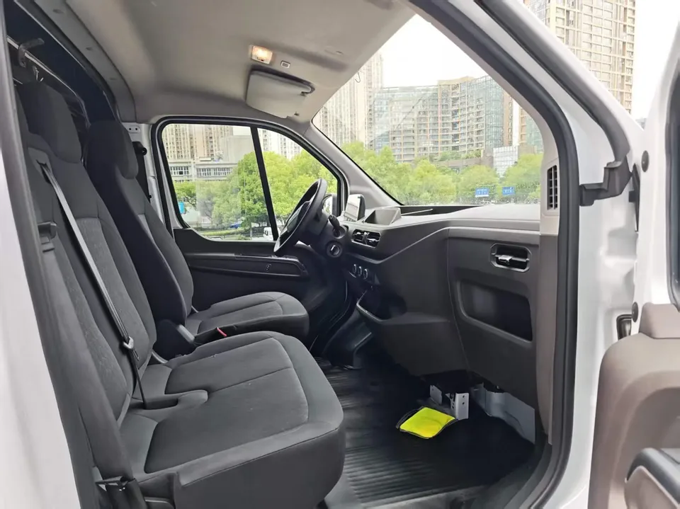 Jiangling E Fushun E Fushun blind window version 41.86kwh short axle low top 3 tons 2025 — thumbnail 4