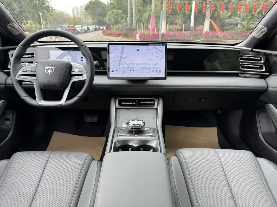 BYD Qin L DM Qin L DM Intelligent Driving Edition DM-i 120KM Beyond Edition 2025 — миниатюра 3