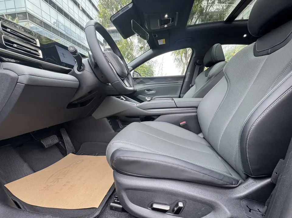 BYD Qin L DM Qin L DM Intelligent Driving Edition DM-i 120KM Beyond Edition 2025 — миниатюра 4