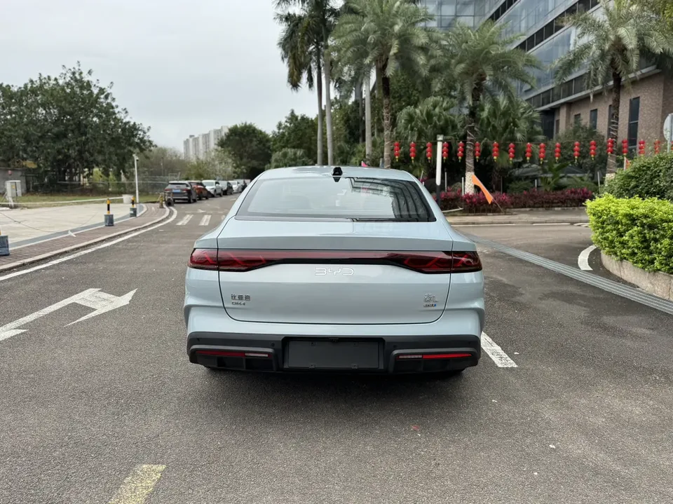 BYD Qin L DM Qin L DM Intelligent Driving Edition DM-i 120KM Beyond Edition 2025 — миниатюра 5