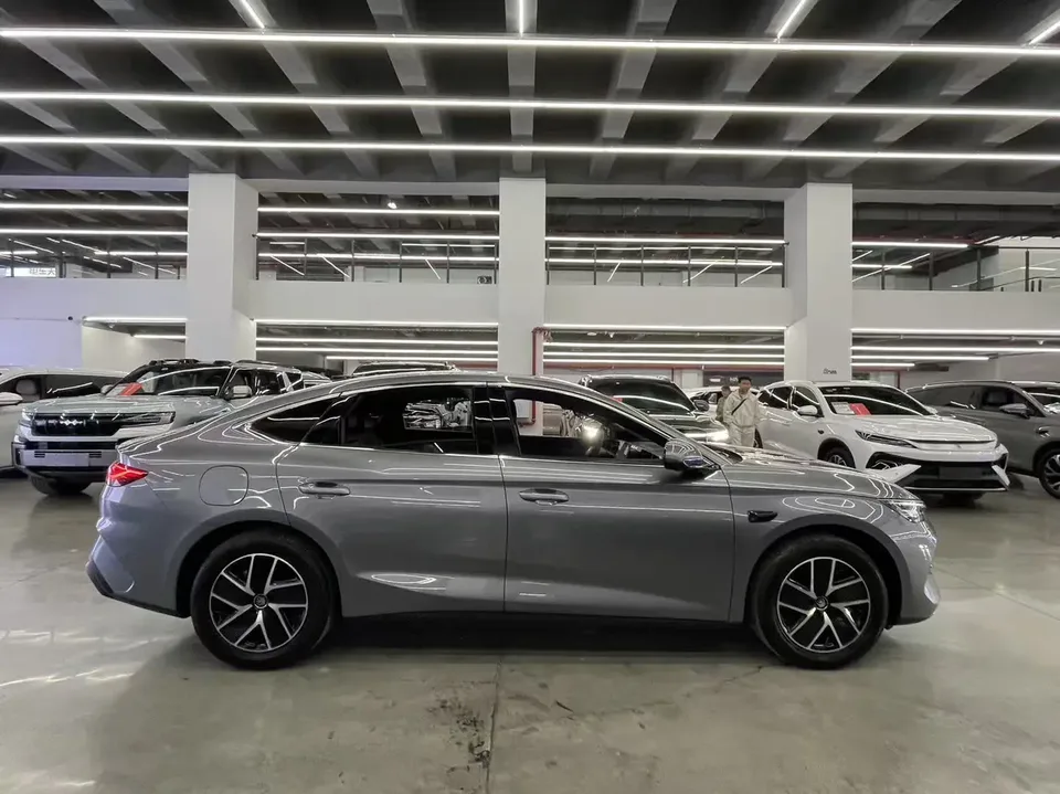 BYD Qin L DM Qin L DM Intelligent Driving Edition DM-i 120KM Beyond Edition 2025 — thumbnail 2