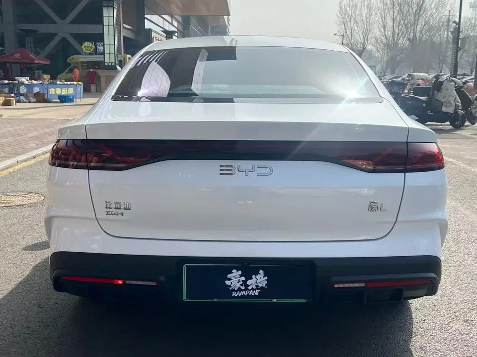 BYD Qin L DM Qin L DM DM-i 120KM Leading Model 2024 — thumbnail 2
