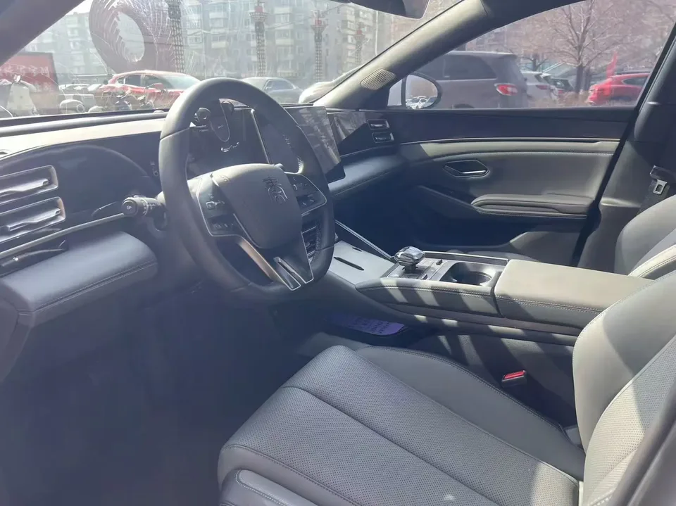 BYD Qin L DM Qin L DM DM-i 120KM Leading Model 2024 — thumbnail 4