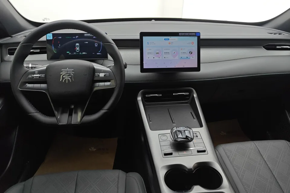 BYD Qin PLUS DM Qin PLUS DM Intelligent Driving Edition DM-i 55KM Leading Edition 2025 — thumbnail 4