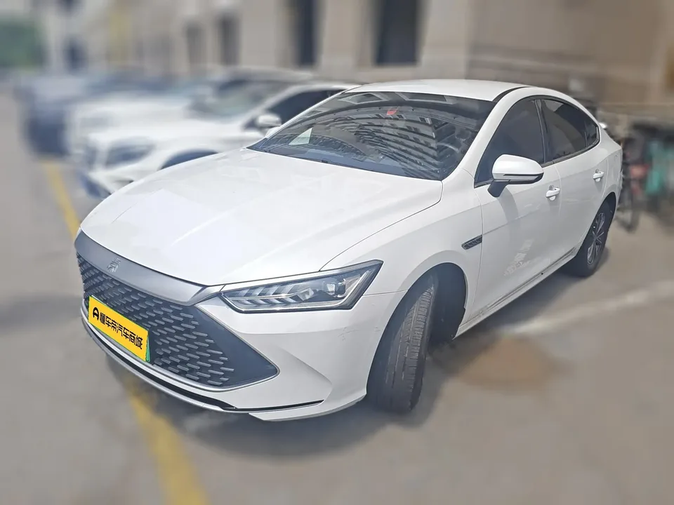 BYD Qin PLUS DM Qin PLUS DM Honor Edition DM-i 55KM Leading Edition 2024 — photo 1, buy with delivery to Moscow