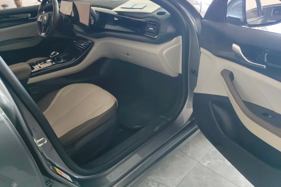 BYD Qin PLUS DM Qin PLUS DM Honor Edition DM-i 55KM Leading Edition 2024 — thumbnail 3