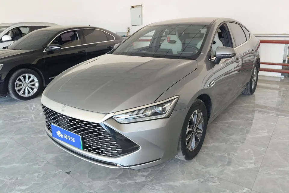 BYD Qin PLUS DM Qin PLUS DM Honor Edition DM-i 55KM Leading Edition 2024 — photo 1, buy with delivery to Moscow