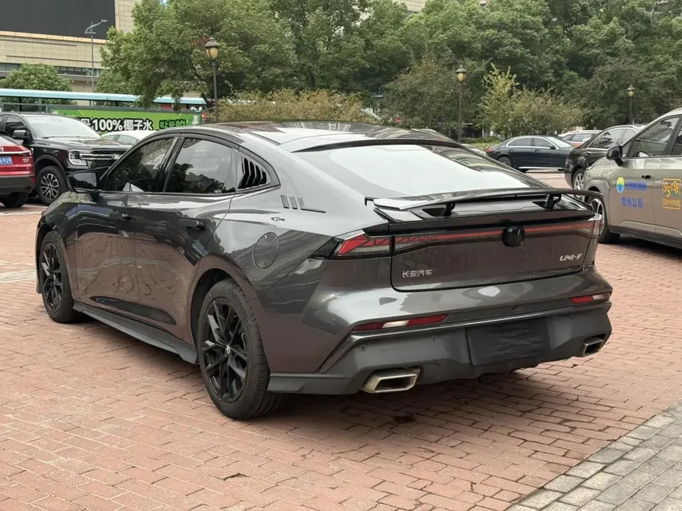 Changan UNI-V Changan UNI-V 1.5T Premium 2024 — thumbnail 2