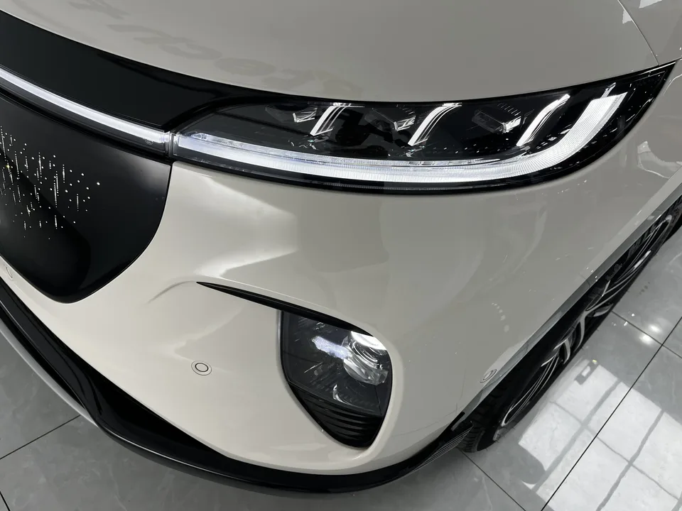 Voyah Courage Lantu Zhiyin Four-wheel drive Qiankun version 2025 — thumbnail 2