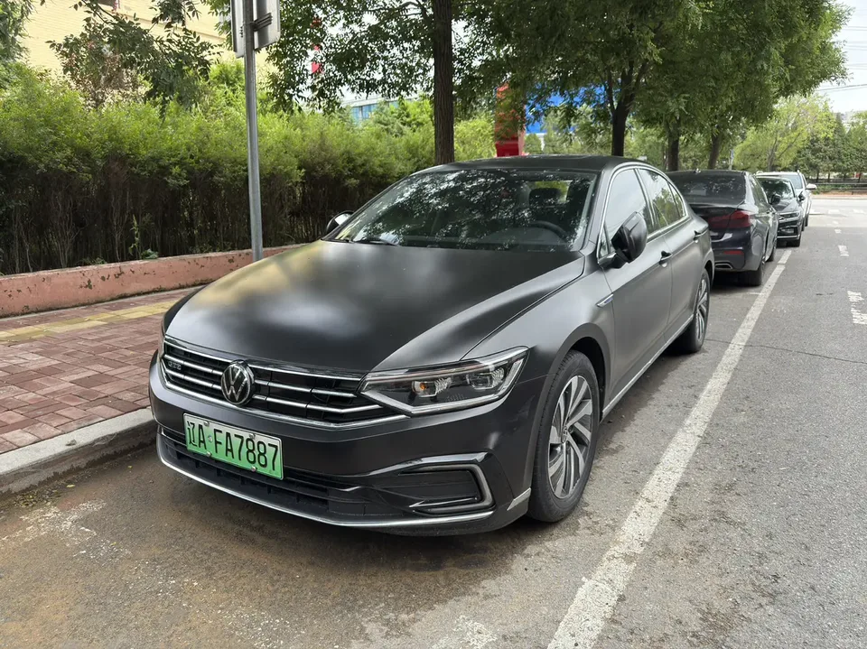 Volkswagen Magotan PHEV Magotan PHEV Magotan GTE 2022 luxury model 2022 — photo 1, buy with delivery to Moscow