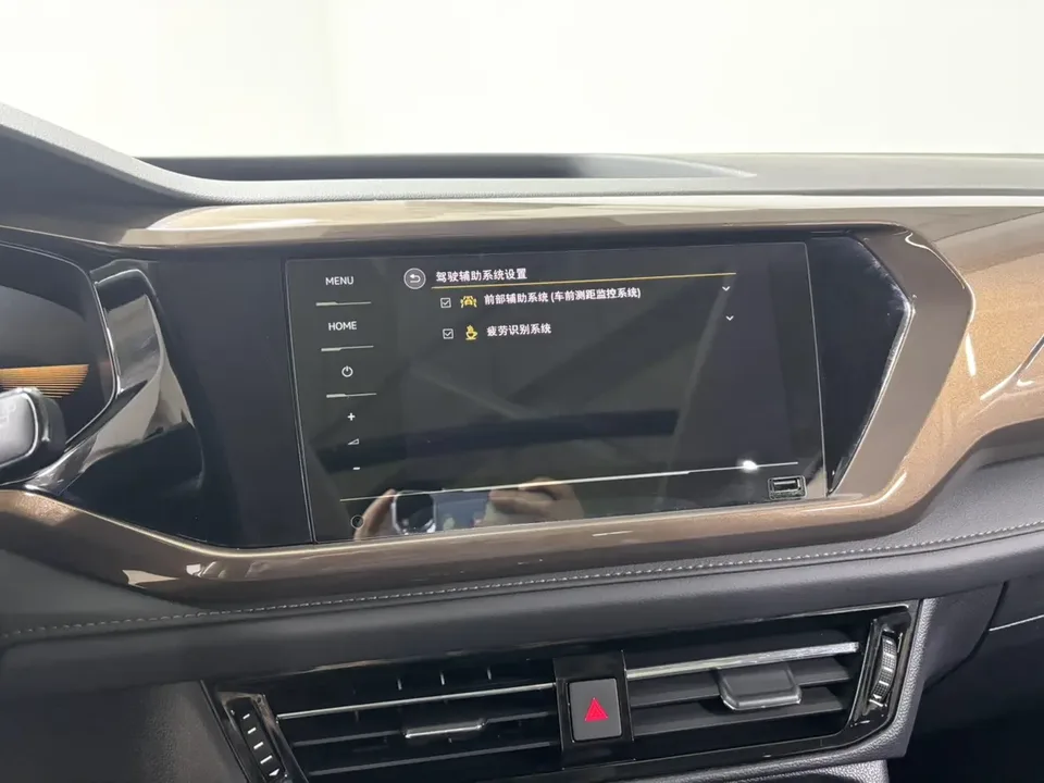 Volkswagen Tharu Tharu 280TSI 2WD Luxury Edition 2022 — миниатюра 3