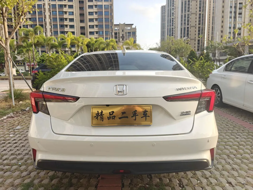 Honda Integra Style 2023 HATCHBACK 240TURBO CVT Phantom Night Deluxe Edition 2024 — thumbnail 2