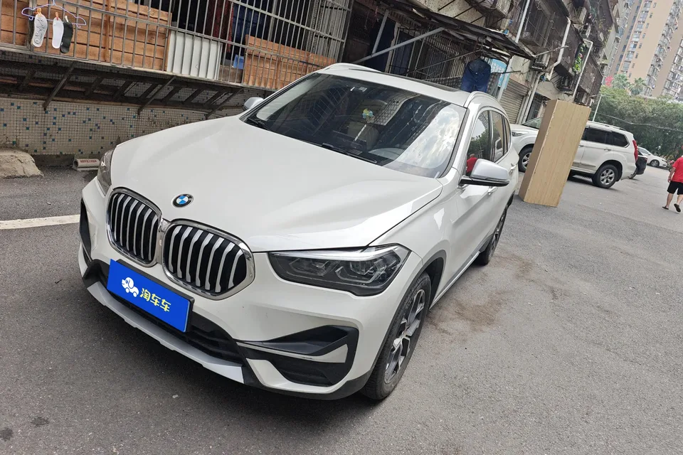 BMW X1 X1 BMW X1 2022 sDrive20Li Fashion Edition 2022 — photo 1, buy with delivery to Moscow