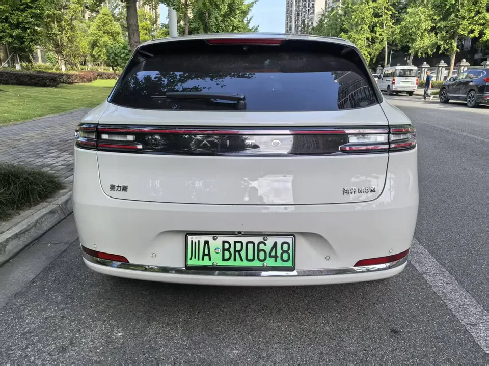 AITO M5 Wenjie M5 Pure Electric Ultra Rear-wheel Drive Edition 2025 — thumbnail 2