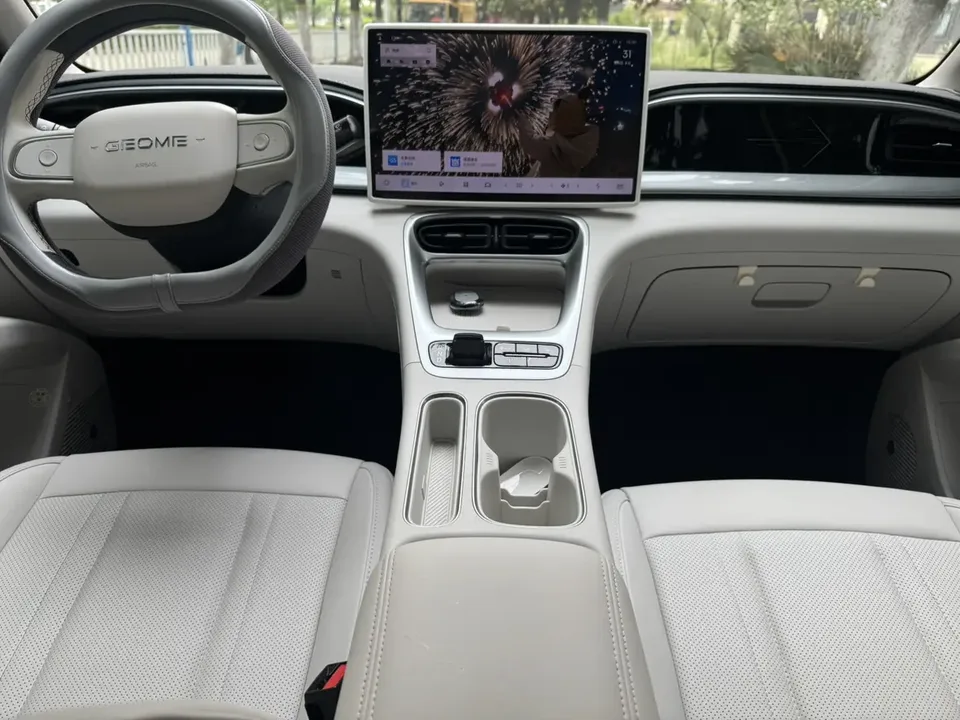 Geely Star Wish Star Wish Star Wish 2025 UP 410km Exploration Edition 2025 — thumbnail 3