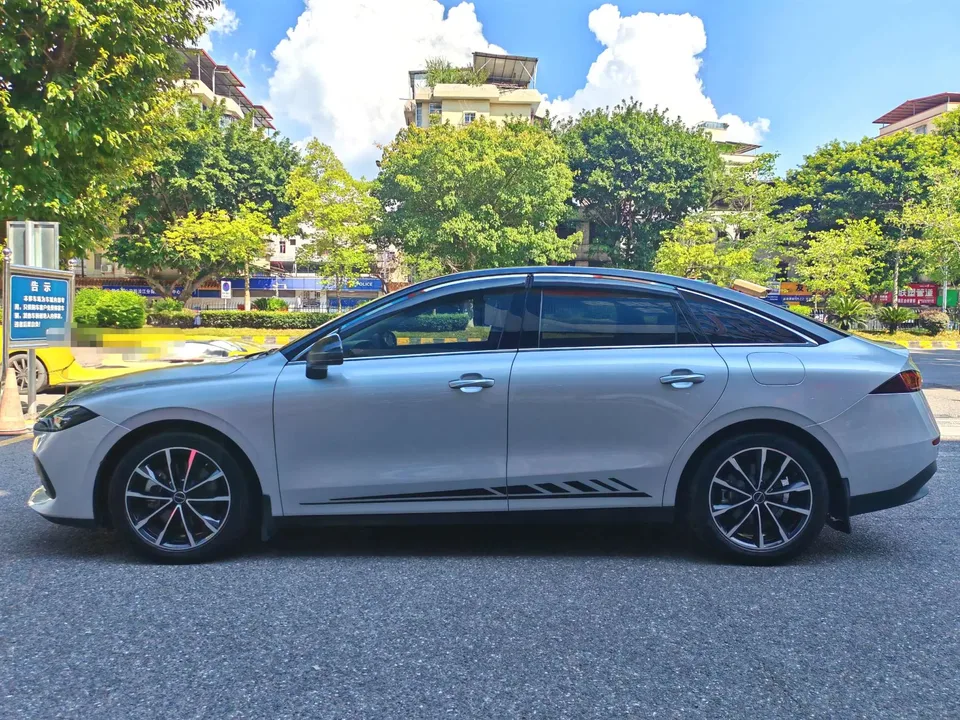 Roewe D7 DMH Roewe D7 DMH 125 World Championship Edition 2025 — thumbnail 4