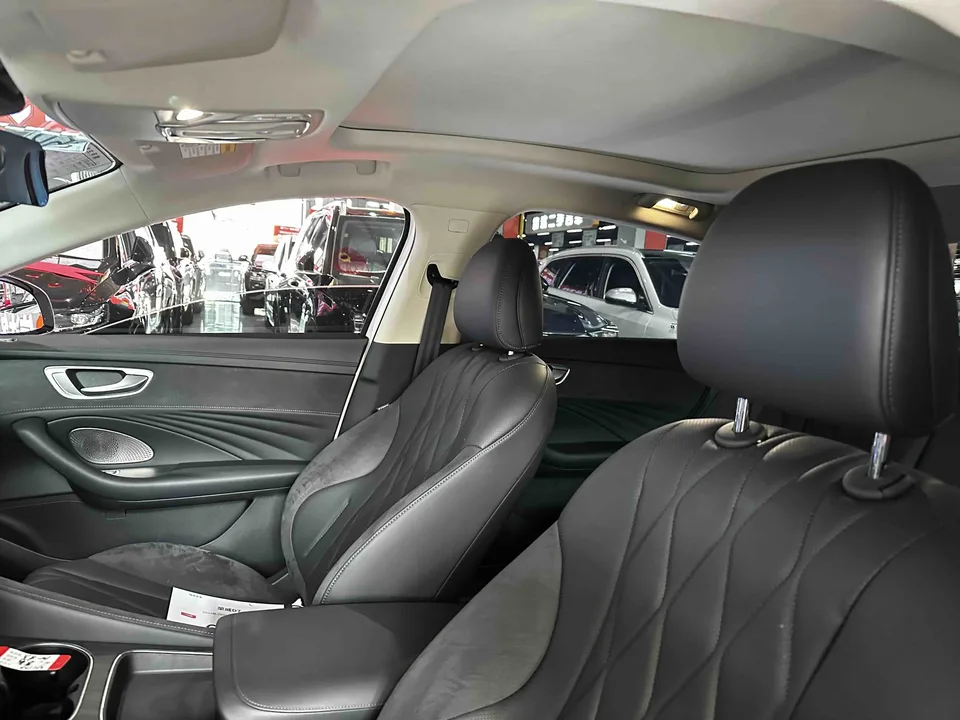 Roewe D7 DMH D7 DMH 125 Excellence Edition 2023 — миниатюра 3