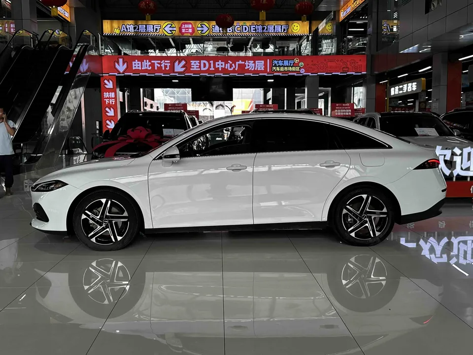 Roewe D7 DMH D7 DMH 125 Excellence Edition 2023 — миниатюра 4