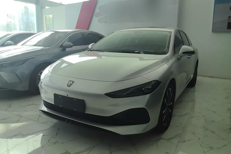 Roewe D7 DMH D7 DMH Roewe D7 DMH 2025 125 World Champion Excellence Edition 2025 — photo 1, buy with delivery to Moscow
