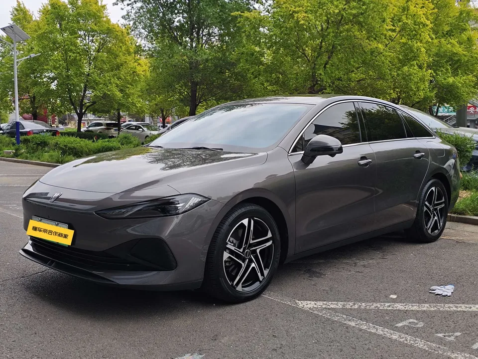 Roewe D7 DMH D7 DMH 125 Transcend Edition 2023 — photo 1, buy with delivery to Moscow