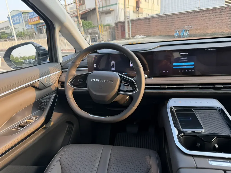 Datong Maxus G70 Maxus G70 2.0T Automatic Flagship Edition 7 Seaters 2024 — thumbnail 3