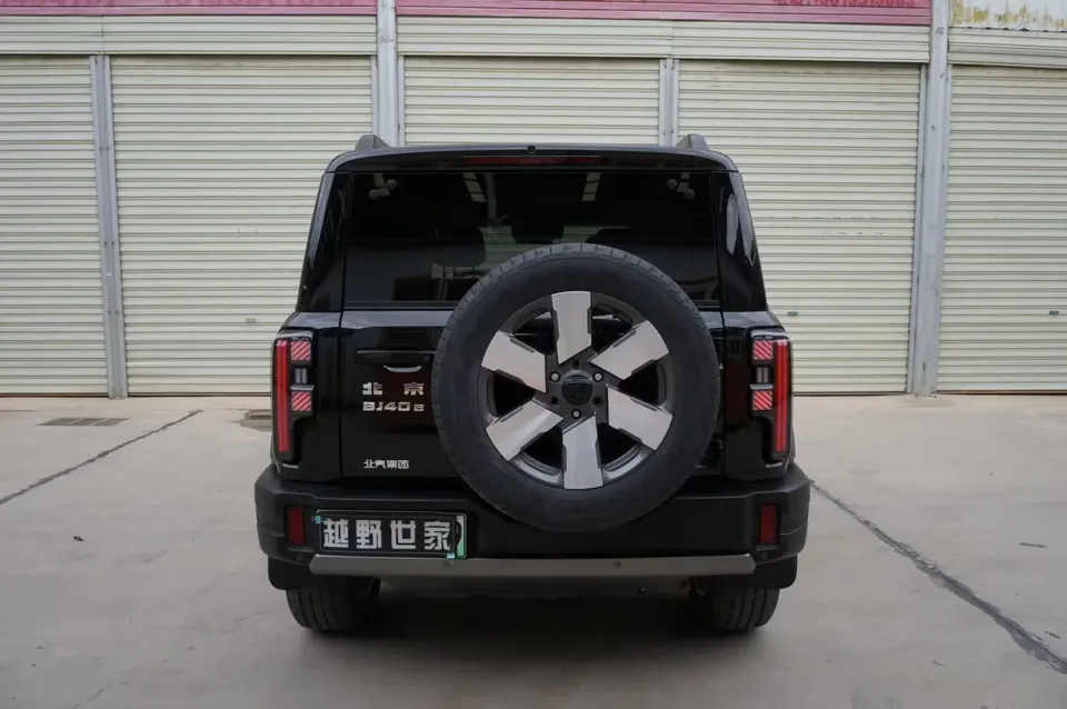 BAIC Beijing Off-road BJ40 Extended Range Beijing Off-road BJ40 Extended Range Yuanjing Smart Travel Edition 2025 — thumbnail 2