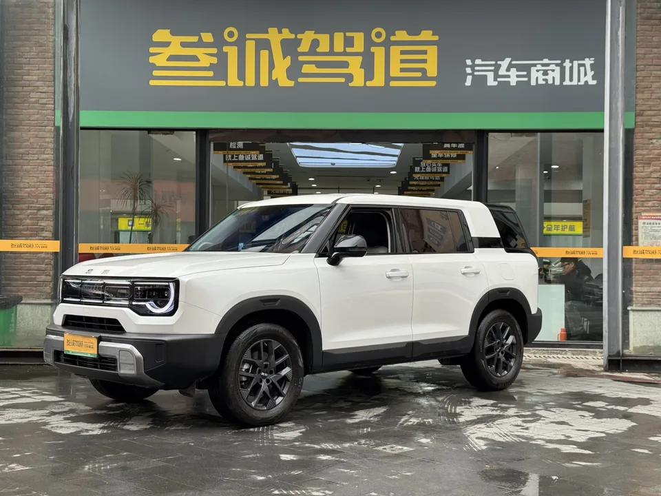 BAIC Beijing Off-road BJ30 Beijing Off-road BJ30 1.5T DCT 2WD Light Wild Air Edition 2024 — photo 1, buy with delivery to Moscow