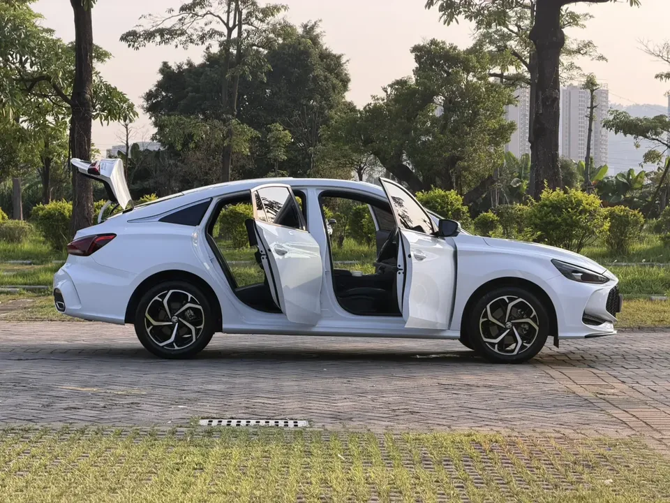 MG 5 5 MG5 2025 300TGI Global Flagship Edition 2025 — thumbnail 4