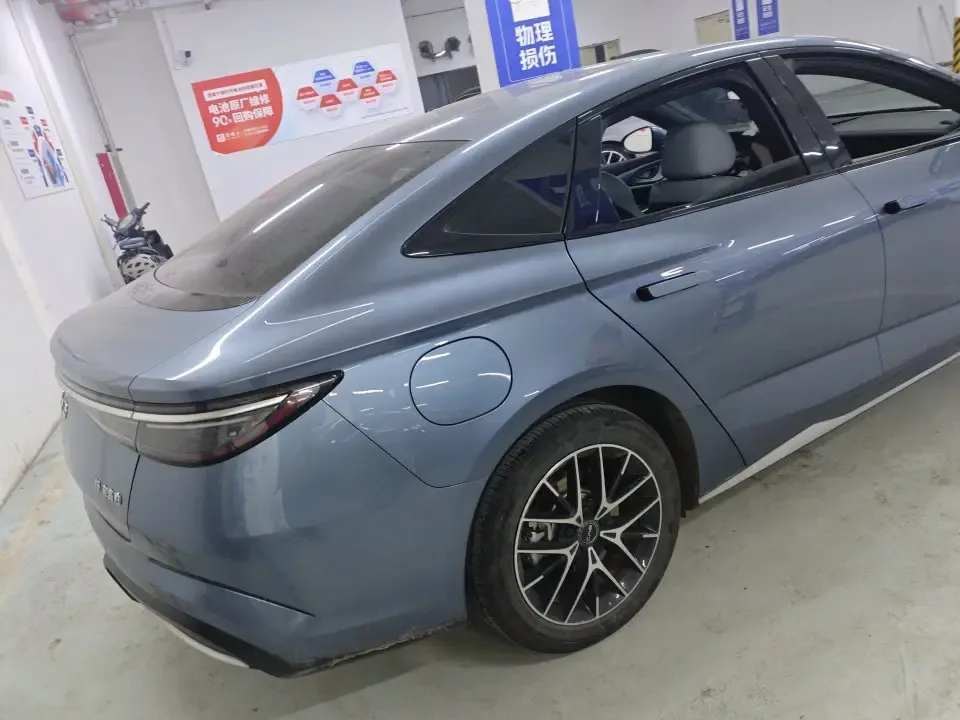 BYD Seal DM Seal DM DM-i 1.5L 121KM Luxury 2023 — thumbnail 2