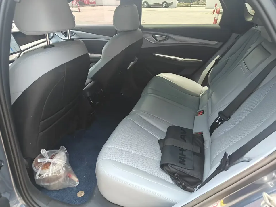 BYD Seal DM Seal DM DM-i 1.5L 121KM Luxury 2023 — thumbnail 3