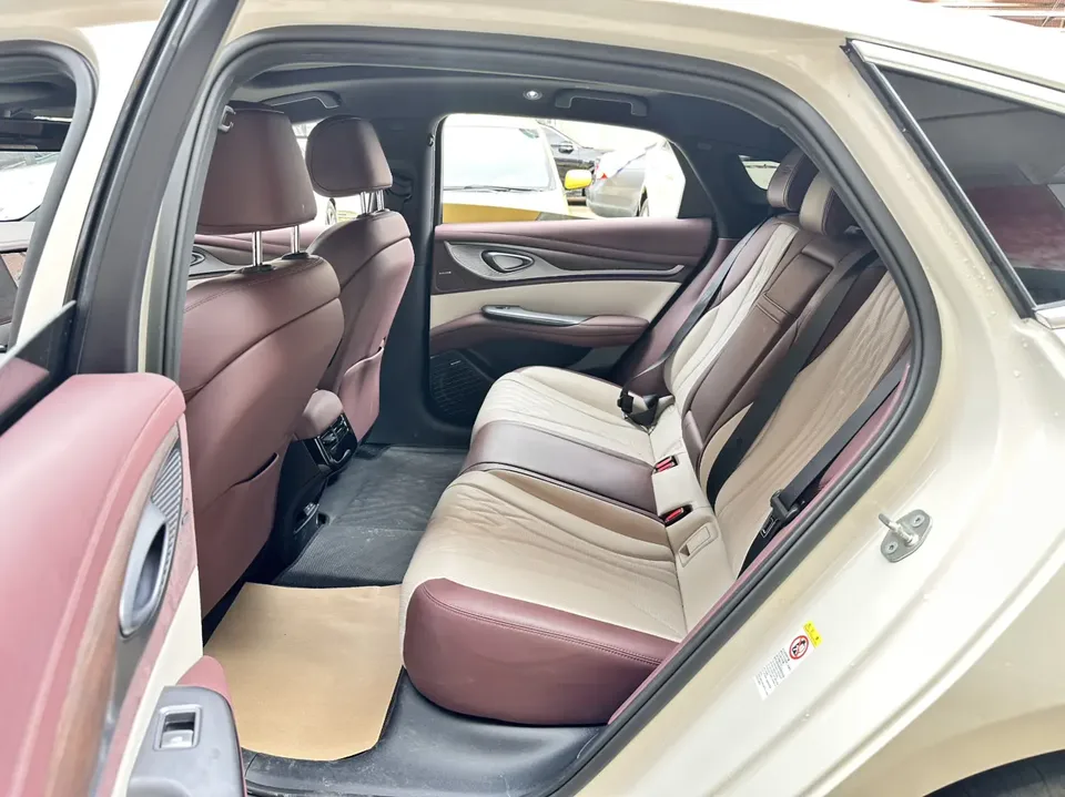 BYD Seal DM Seal DM DM-i 1.5T 121KM Flagship 2023 — thumbnail 4