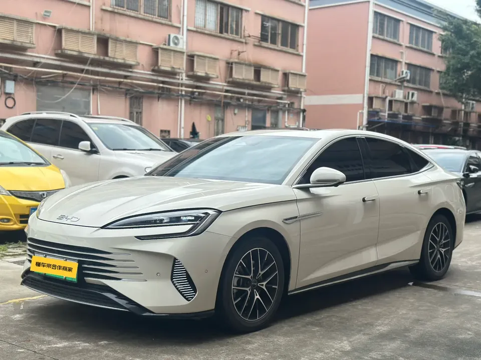 BYD Seal DM Seal DM DM-i 1.5T 121KM Flagship 2023 — photo 1, buy with delivery to Moscow