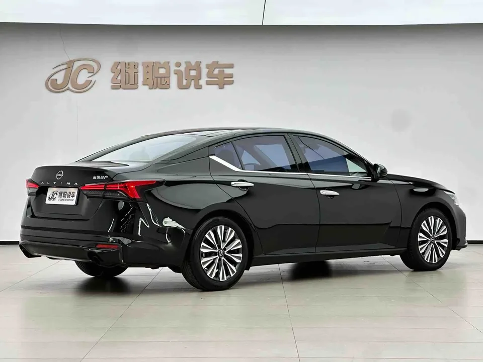 Nissan Altima Sound of nature 2.0L XL-TLS Enjoy Edition 2022 — thumbnail 5