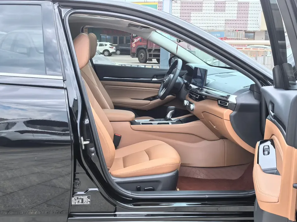 Nissan Altima Sound of nature 2.0L XL-TLS Enjoy Edition 2025 — thumbnail 3