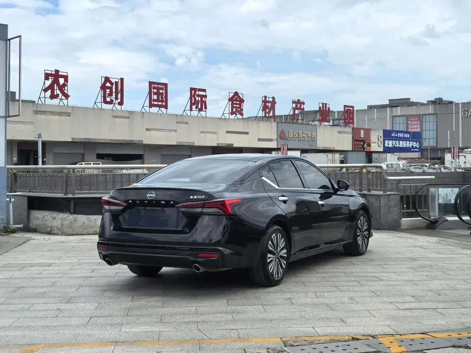 Nissan Altima Sound of nature 2.0L XL-TLS Enjoy Edition 2025 — thumbnail 4