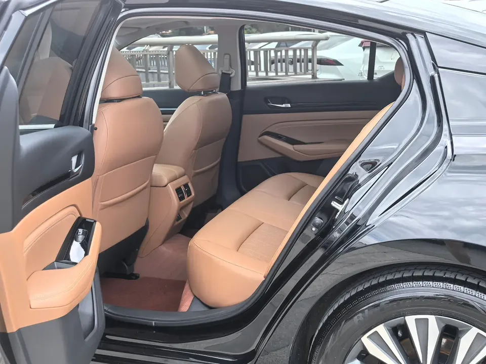 Nissan Altima Sound of nature 2.0L XL-TLS Enjoy Edition 2025 — thumbnail 5