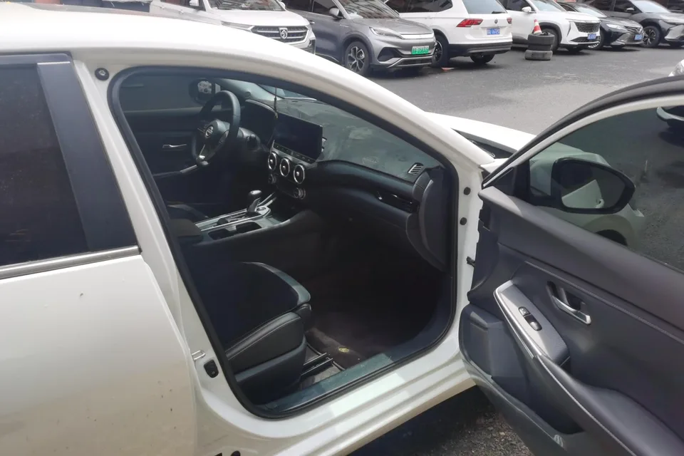 Nissan Sylphy Sylphy 1.6L CVT Enjoy Edition 2023 — миниатюра 3