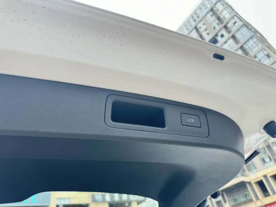 Geely Okavango Haoyue L 2.0TD DCT Premium 2025 — thumbnail 3
