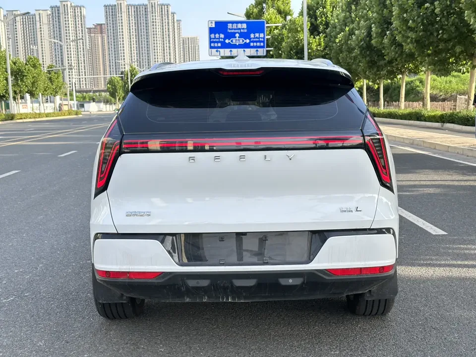 Geely Atlas L Boyue L Fourth generation 1.5TD DCT Sanhe 2025 — thumbnail 2