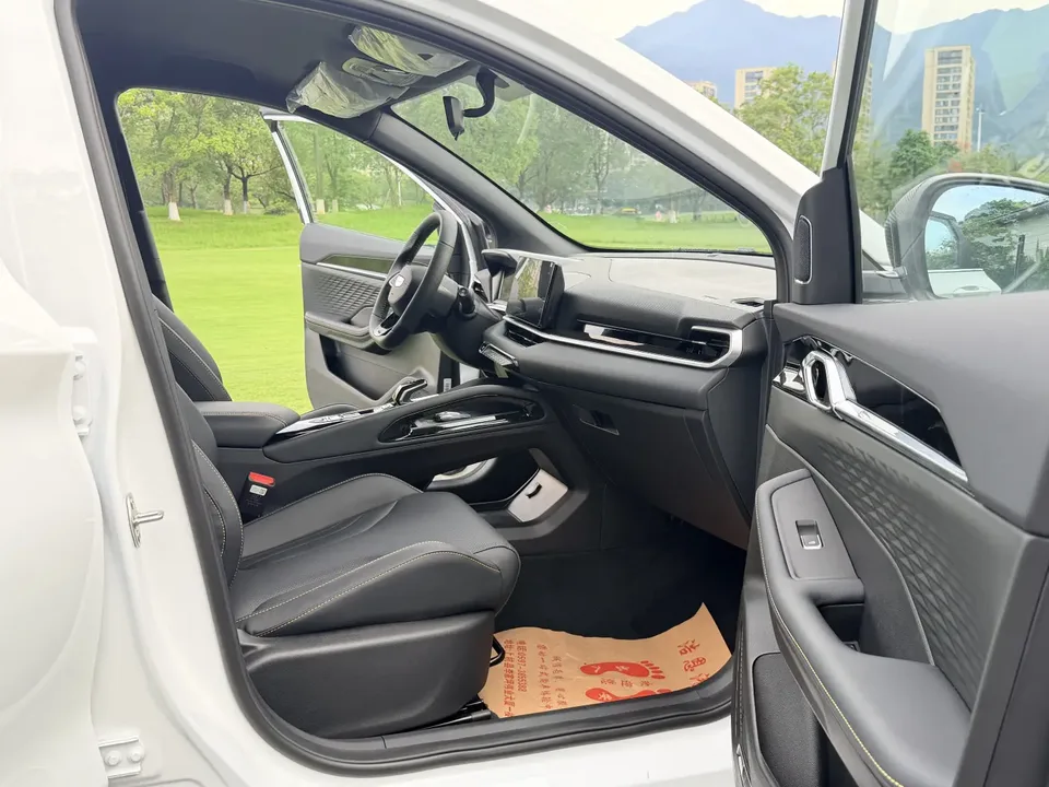 Geely Coolray SX11 Binyue Binyue L 1.5TD DCT Beyond Edition 2025 — thumbnail 4