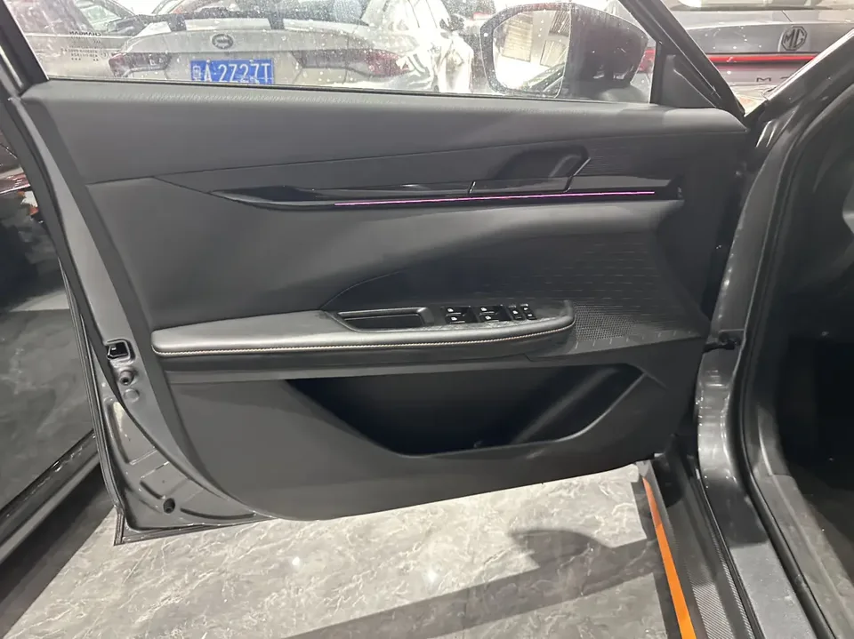 Changan UNI-V UNI-V 1.5T Premium Sports Edition 2024 — thumbnail 3