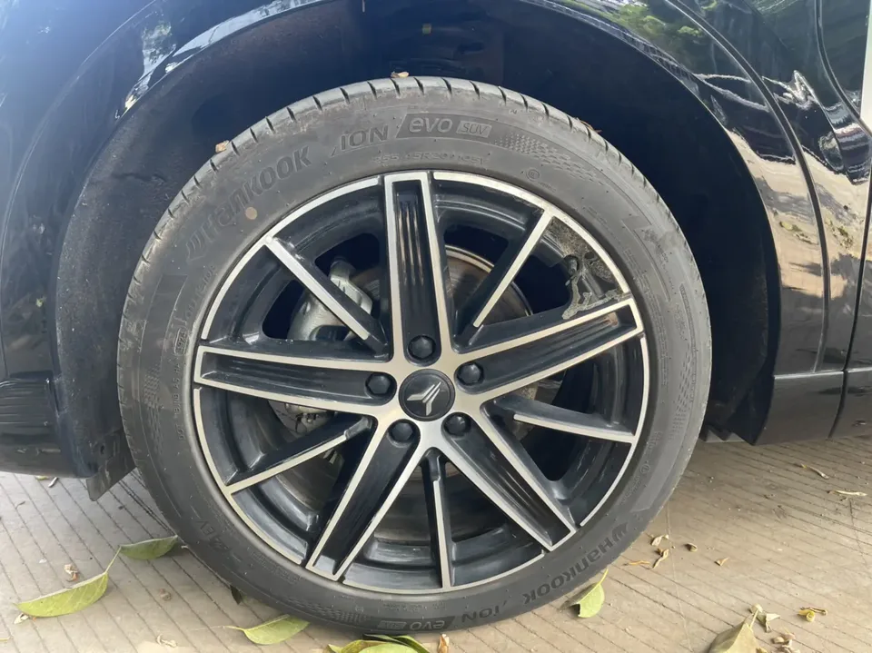 Voyah Courage Lantu Zhiyin Four-wheel drive Qiankun version 2025 — thumbnail 4