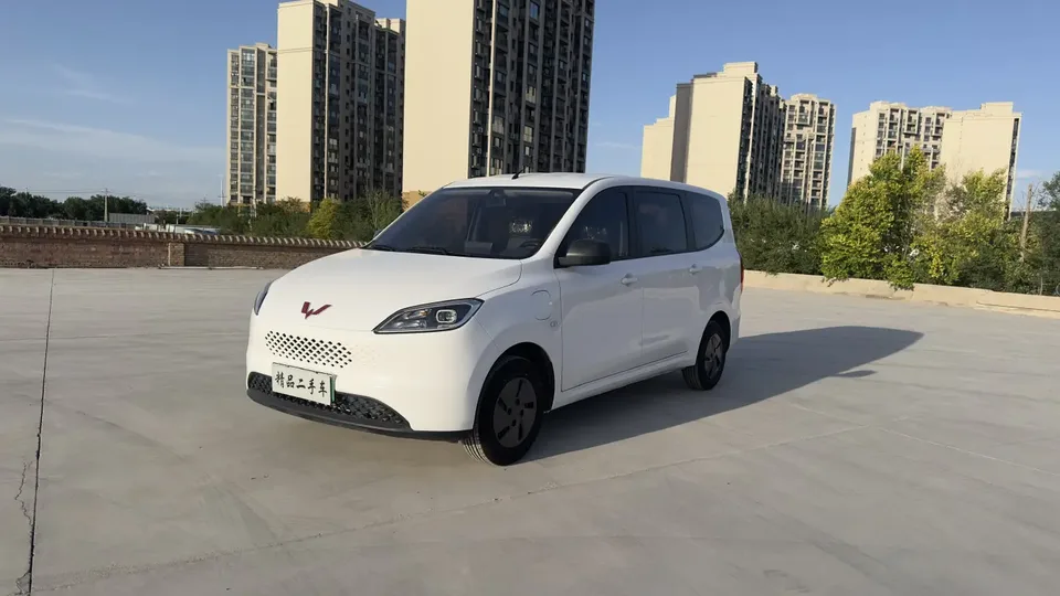 Wuling Hongguang Extended Range Wuling Hongguang Extended Range 150KM Standard Model 2025 — photo 1, buy with delivery to Moscow