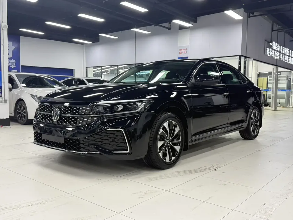 Volkswagen Passat Passat Modified 280TSI Starry Sky Elite Edition 2023 — photo 1, buy with delivery to Moscow