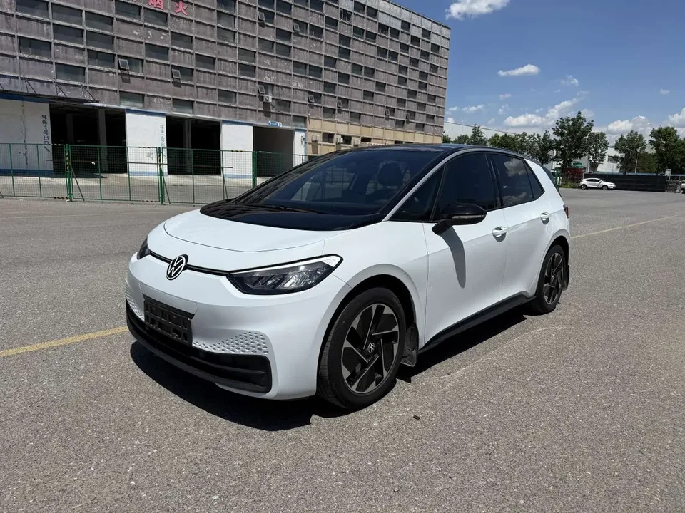Volkswagen ID.3 Volkswagen ID.3 Pure Smart Edition 2022 — photo 1, buy with delivery to Moscow