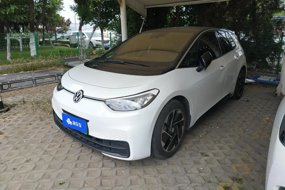 Volkswagen ID.3 Volkswagen ID.3 Pure Smart Edition 2024 — photo 1, buy with delivery to Moscow