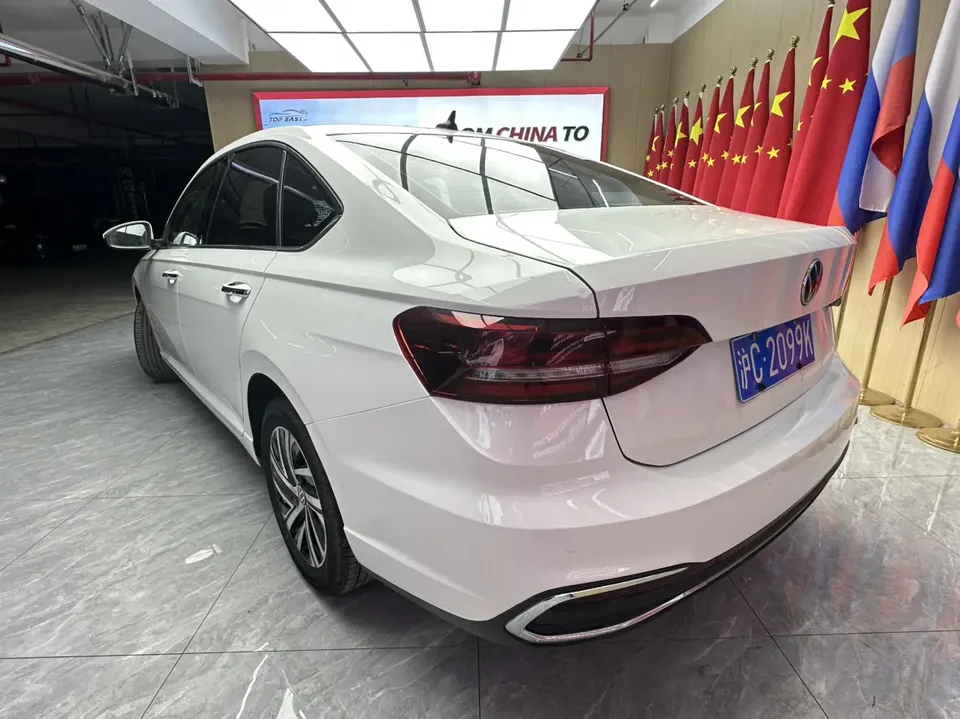 Volkswagen Lavida Lavida facelift 1.5L automatic 5 million version 2023 — thumbnail 2
