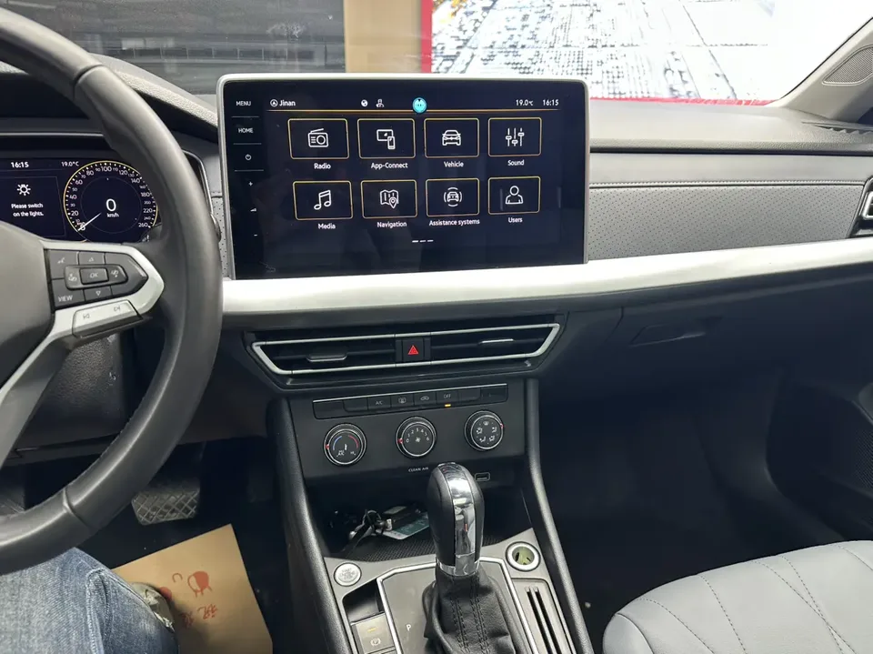 Volkswagen Lavida Lavida facelift 1.5L automatic 5 million version 2023 — thumbnail 3