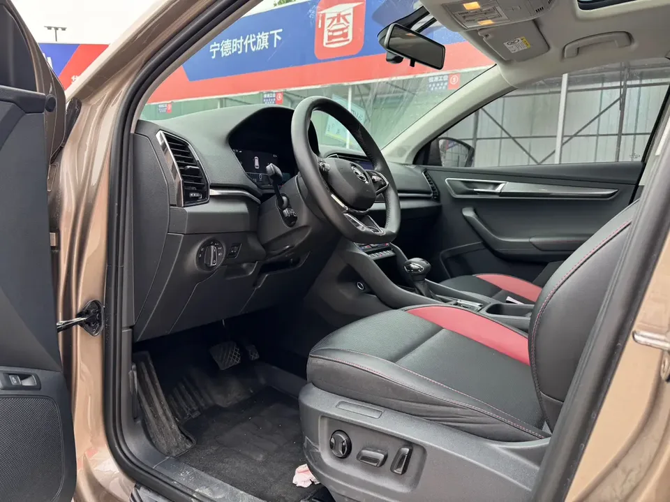Skoda Karoq Korok TSI280 Luxury Edition 2022 — thumbnail 5