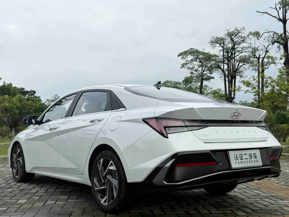 Hyundai Elantra Elantra 1.5L CVT LUX Premium Edition 2023 — thumbnail 2